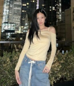 자크뮈스 최대 60% 세일 제니 시에라 탑, 버킷햇, 티셔츠 등 센스