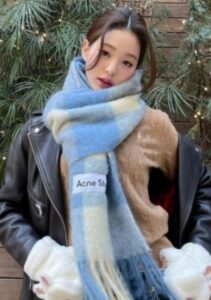 SSENSE 아크네 목도리 캐나다 스카프 센스 50% 할인