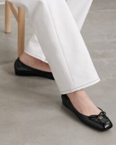 Netaporter 네타포르테 50% 세일 가격인하, 발렌티노 구두 이자벨마랑 블라우스 원피스 아크네 아미
