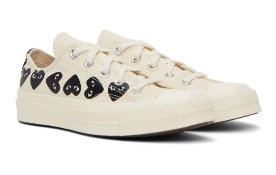 COMME des GARÇONS PLAY Beige Converse Edition Chuck 70 Multi Heart Sneakers
