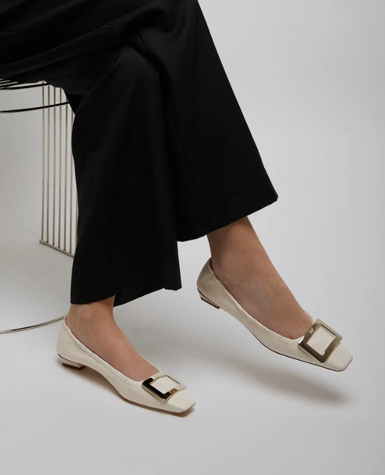 Roger Vivier Belle Vivier beige elastic bellerinas