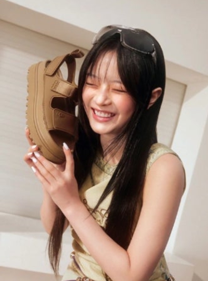 UGG 하니 어그 골든글로우 샌들 공홈 세일 업데이트