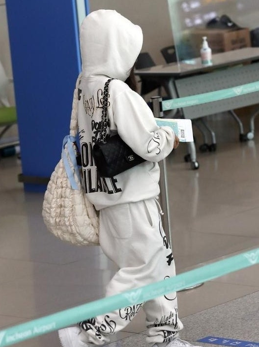 OVERSIZED QUILTED CROSSBODY BAG