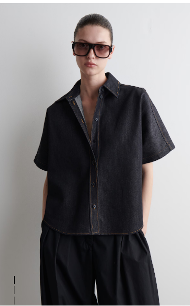 BOXY SHORT-SLEEVED DENIM SHIRT