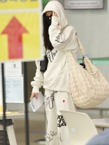 OVERSIZED QUILTED CROSSBODY BAG