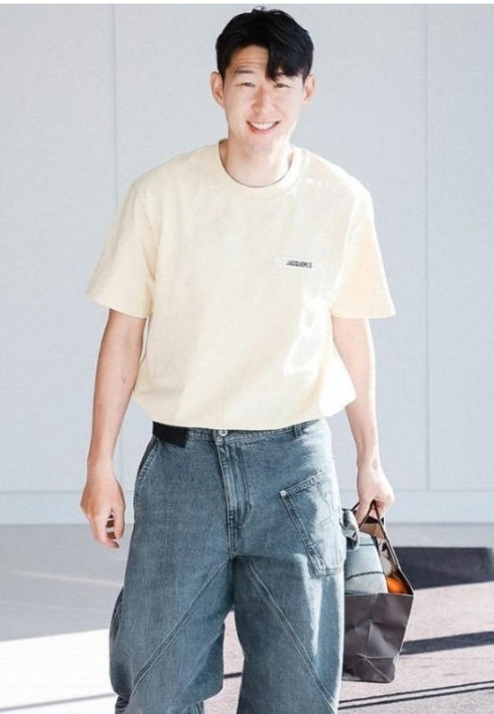 SSENSE 자크뮈스 티셔츠 후드티 메종키츠네 티셔츠 카라티 가디건 센스 세일