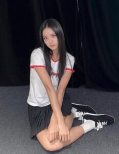 알로요가 선셋 스니커즈 재입고 에어브러쉬 효민 원피스 등