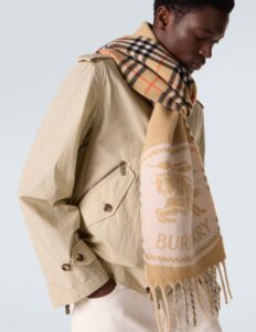 버버리 머플러 톰브라운 가디건 페라가모 벨트 최대 50% 세일