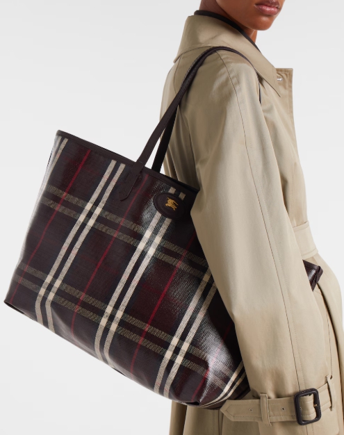 Burberry Highlands 미디엄 자카드 토트 백