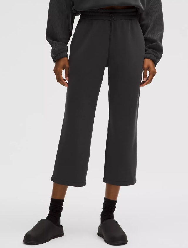 Softstreme High-Rise Straight-Leg Cropped Pant
