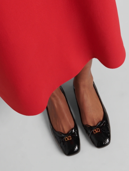 Valentino Garavani VLogo Signature 페이턴트 레더 발레리나 슈즈